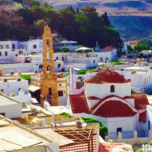 Blick auf Rhodos Stadt mit Kuppeln