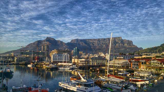 Vicoria and Alfred Waterfront Tafelberg