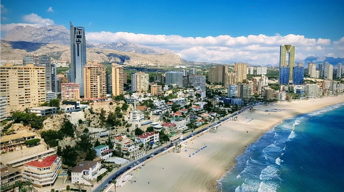 Alicante Skyline am Meer