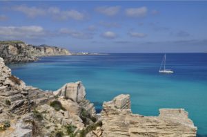 Sardinien Blick auf Meer mit Boot