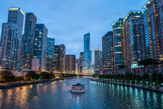 Kanal in Chicago abends