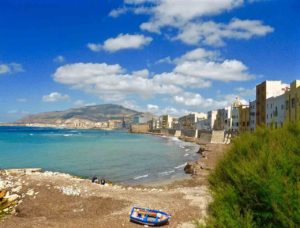 Trapani Stadtansicht mit Meer und Ufer