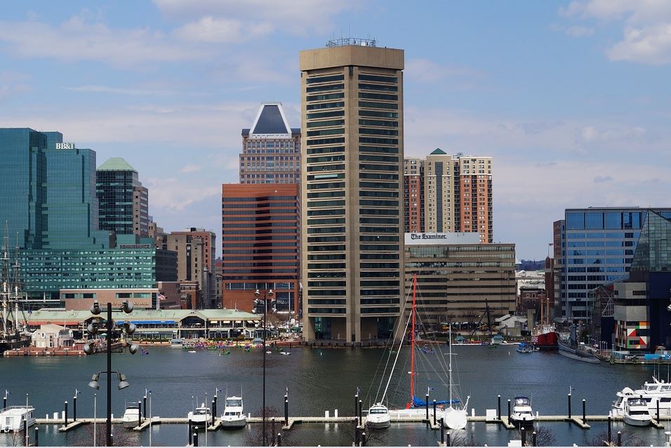 Baltimore Skyline tagsueber Mietwagen-Preisvergleich