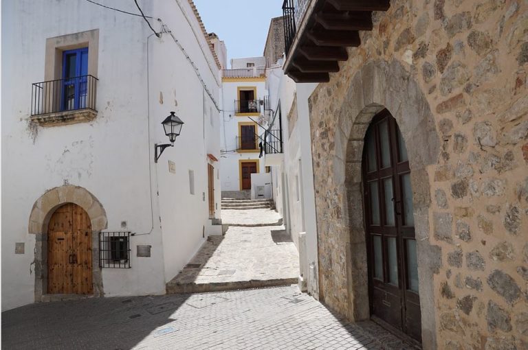 Kleine Gasse auf Ibiza