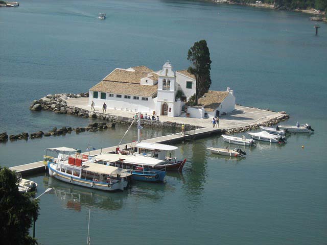 Korfu Vlaherna Kloster mit Booten