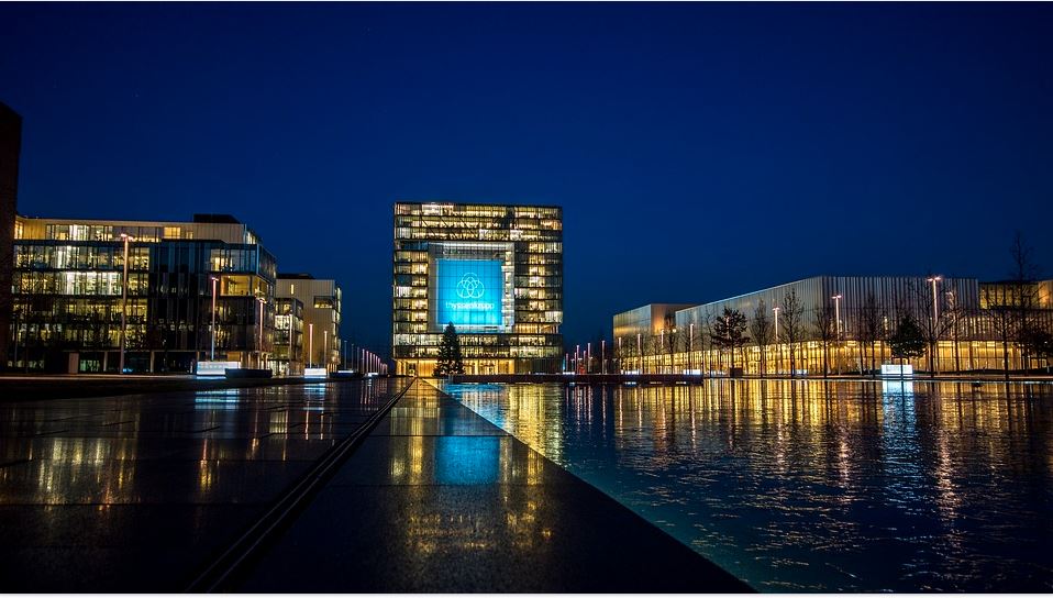 Stadt Essen Skyline bei Nacht