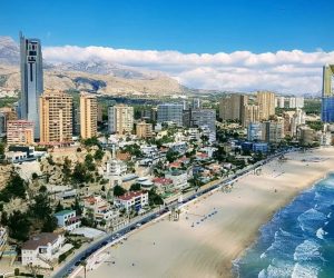 Alicante Skyline am Meer