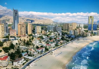 Alicante Skyline am Meer