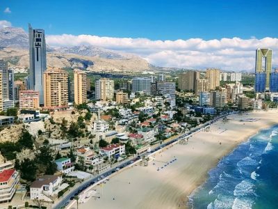 Alicante Skyline am Meer